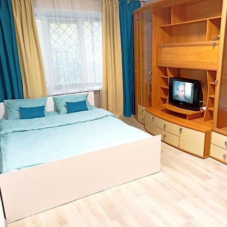 Светлые Апартаменты В 100М От Софиевского Парка Uman Exterior photo