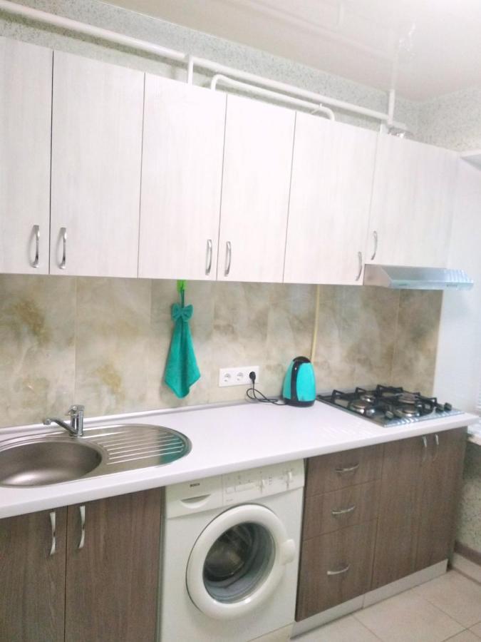 Светлые Апартаменты В 100М От Софиевского Парка Uman Exterior photo
